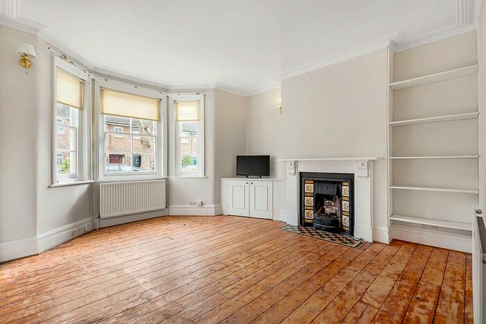 2 Bedroom Flat To Rent In Micklethwaite Road, West Brompton, London, SW6