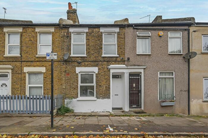 4 Bedroom Terraced House To Rent In Exning Road, Canning Town, London, E16