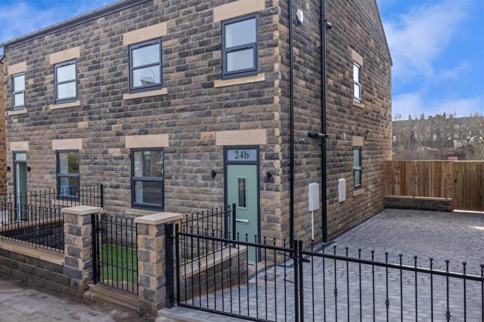 5 Bedroom Semi-Detached House To Rent In New Bank Street, Morley, Leeds, LS27