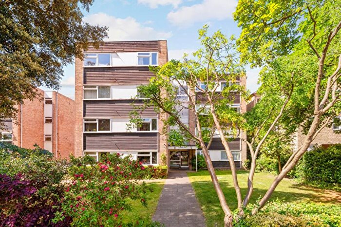 2 Bedroom Apartment To Rent In The Avenue, Surbiton, KT5