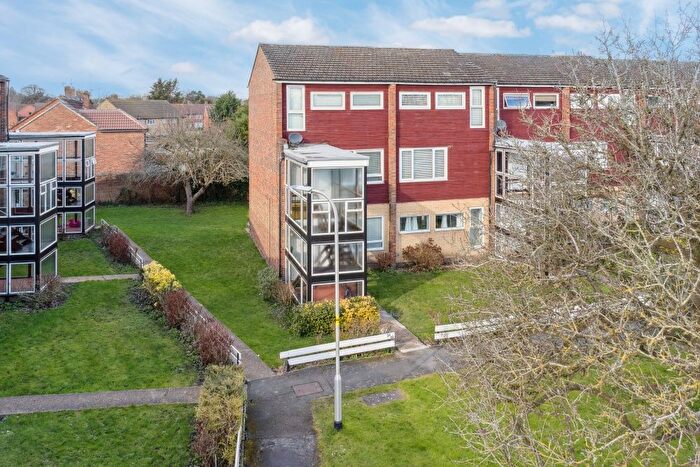 2 Bedroom Flat For Sale In Keensacre, Iver, SL0