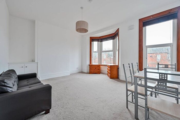3 Bedroom Flat To Rent In Bedford Road, Clapham North, SW4