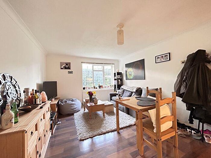 1 Bedroom Flat For Sale In Elmbridge Road, Cranleigh, GU6