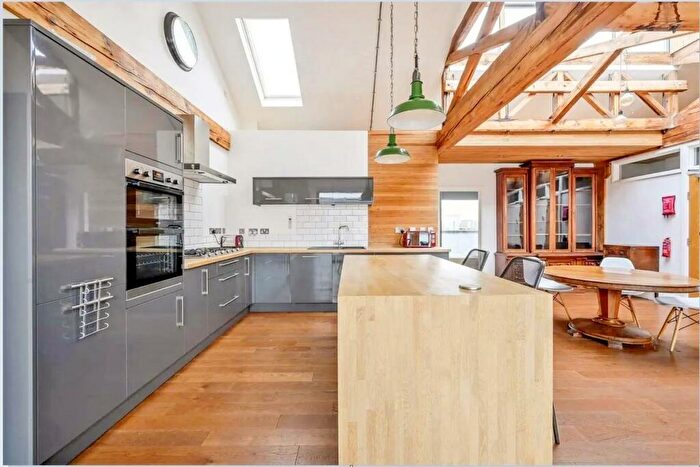 3 Bedroom Flat To Rent In Fawe Street, London, E14