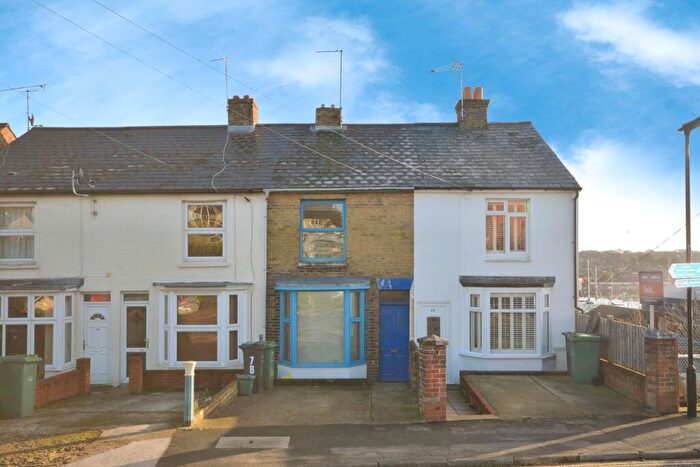 2 Bedroom Terraced House To Rent In Arctic Road, Cowes, PO31