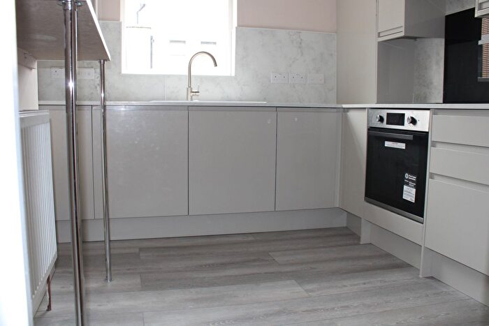 3 Bedroom Maisonette To Rent In Willesden Green, London, NW10