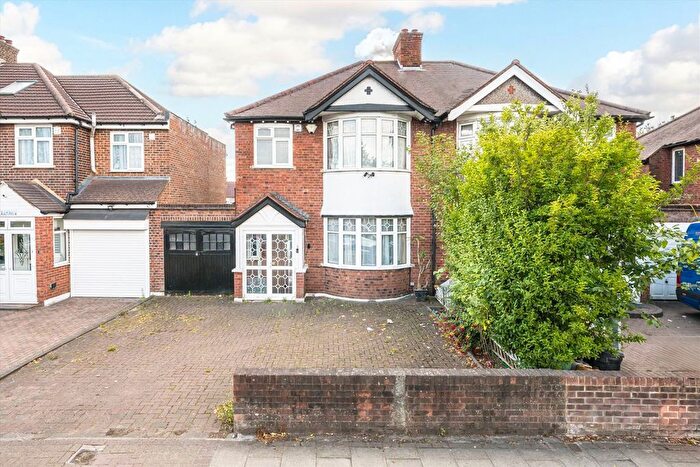 3 Bedroom Semi-Detached House For Sale In Great West Road, Isleworth, TW7