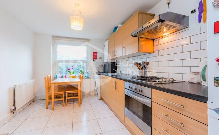 3 Bedroom Flat To Rent In Coningsby Road, Finsbury Park, London, N4