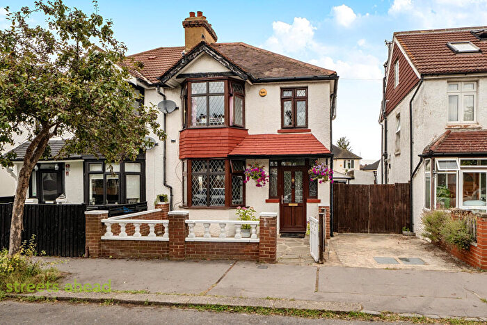 3 Bedroom Semi-Detached House For Sale In Westbourne Road, Croydon, CR0