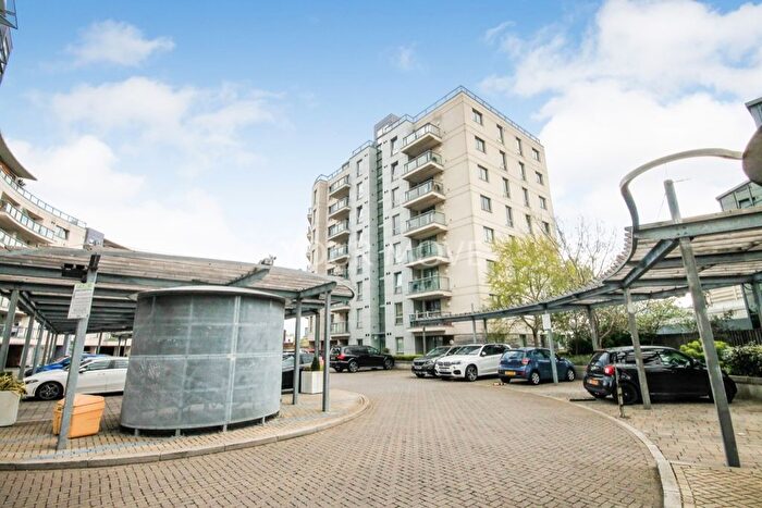 2 Bedroom Flat To Rent In Mercury Gardens, Romford, RM1