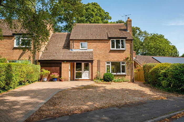 4 Bedroom Link Detached House For Sale In Lynch Hill Park, Whitchurch, RG28