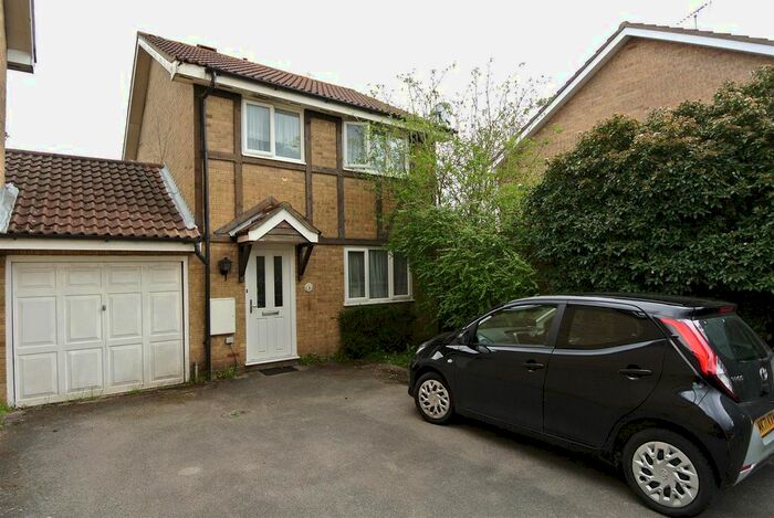 5 Bedroom Property To Rent In Caddy Close, Egham, TW20
