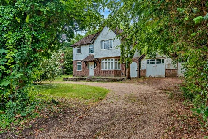 3 Bedroom Detached House To Rent In Valley Road, Rickmansworth, WD3