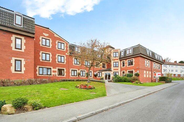 1 Bedroom Flat For Sale In Regent Crescent, Horsforth, Leeds, LS18
