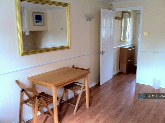 2 Bedroom Semi-Detached House To Rent In Trader Road, London, E6