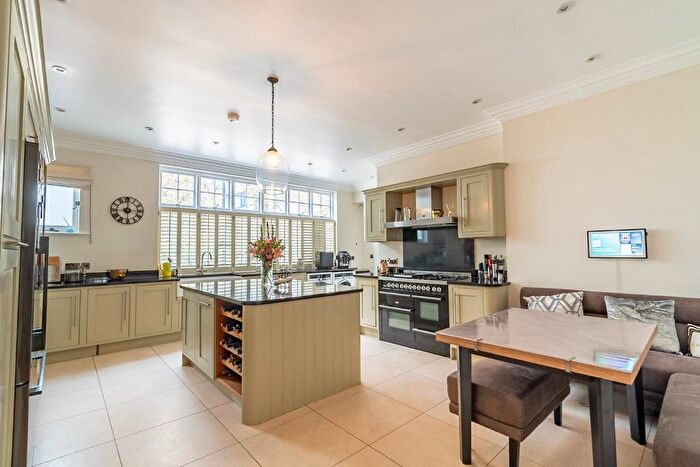 4 Bedroom Terraced House For Sale In College Court, Dringhouses, York, YO24