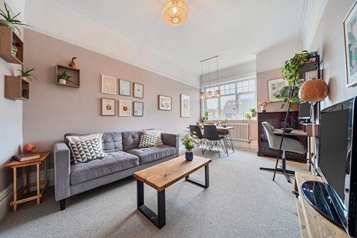 1 Bedroom Flat For Sale In Inverton Road, London, SE15