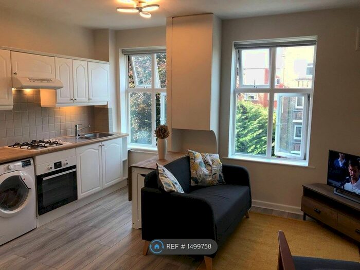 1 Bedroom Flat To Rent In Effra Court, London, SW2