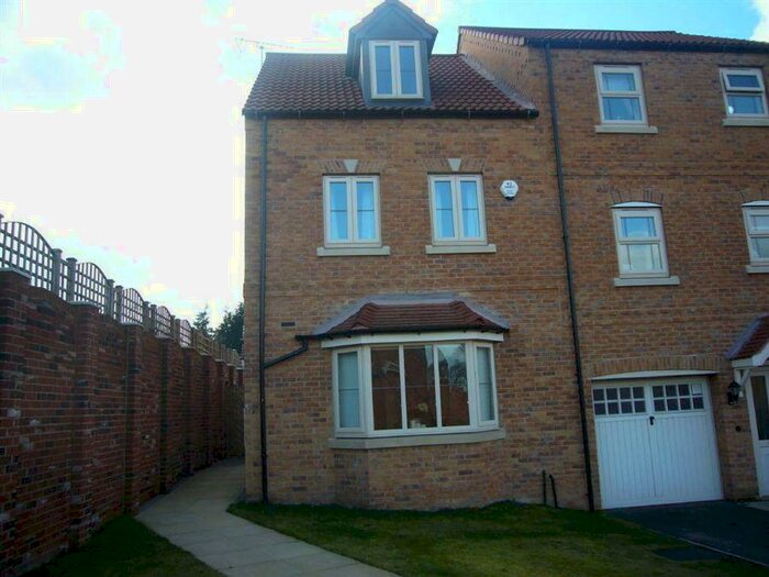 4 Bedroom Town House To Rent In Maple Leaf Gardens, Worksop, S80