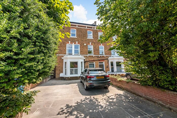 3 Bedroom Flat For Sale In Underhill Road, London, SE22