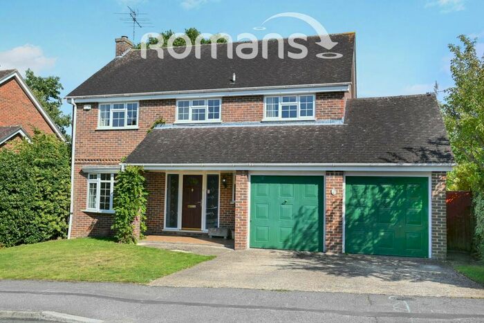 5 Bedroom Detached House To Rent In Dukes Wood, RG45