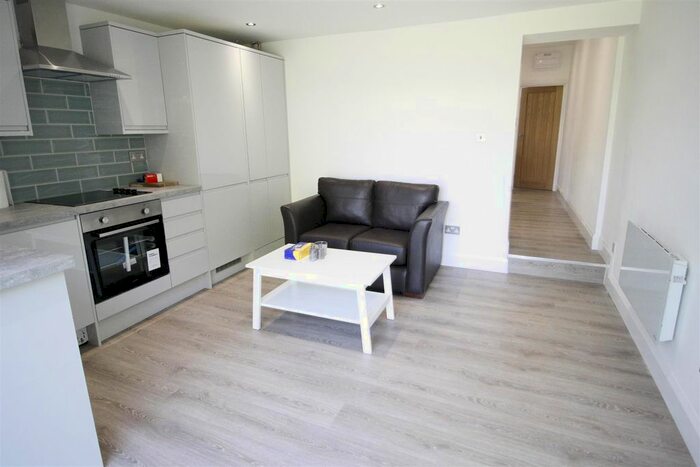 2 Bedroom Flat To Rent In Richmond Road, Cathays, Cardiff, CF24