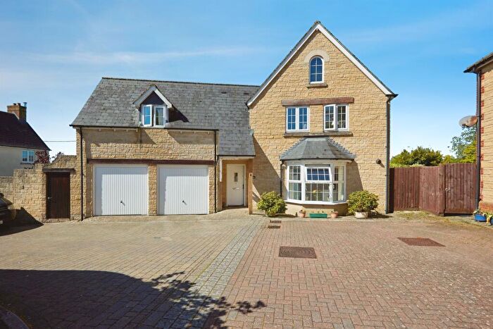 4 Bedroom Detached House For Sale In Manor Gardens, Wincanton, BA9