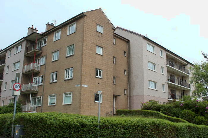 3 Bedroom Flat To Rent In Friarton Road, Merrylee, G43