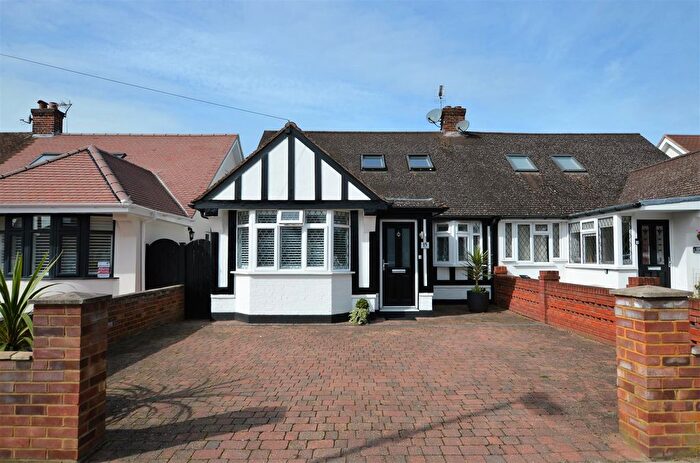 3 Bedroom Bungalow For Sale In The Ridge, Whitton, Twickenham, TW2