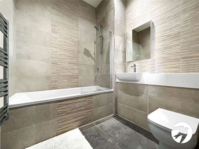 1 Bedroom Flat To Rent In Quayside, Chatham Maritime, Chatham, Kent, ME4