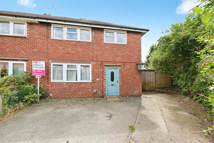 3 Bedroom Semi-Detached House For Sale In Woodside Place, Clay Cross, Chesterfield, S45