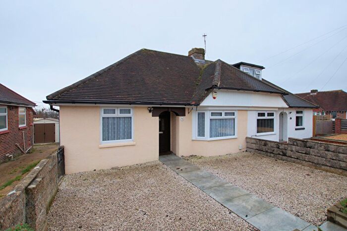 3 Bedroom Semi Detached Bungalow For Sale In Edward Grove, Portchester, PO16