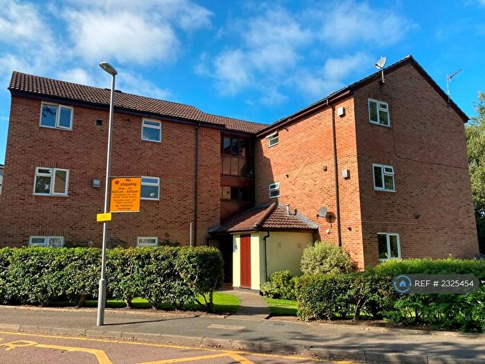 2 Bedroom Flat To Rent In Chessington Hall Gardens, Chessington, KT9