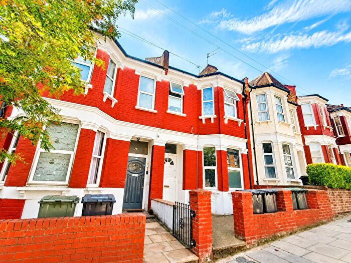 Apartment To Rent In Beresford Road, Turnpike Lane, London, N8