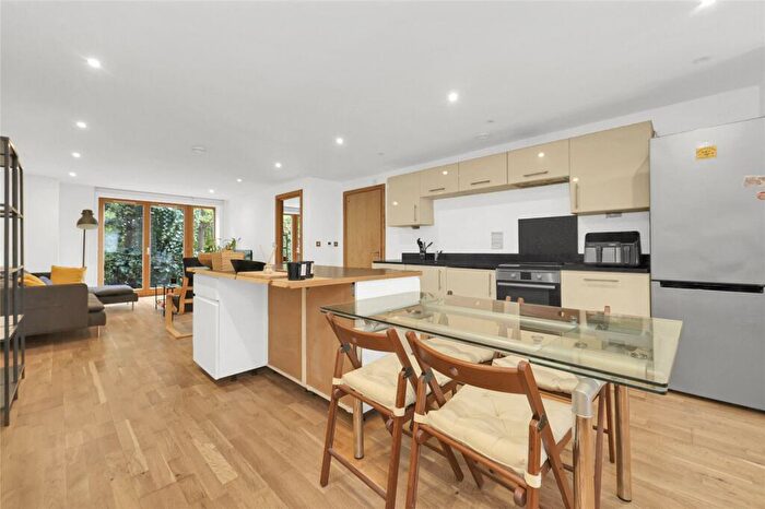 2 Bedroom Apartment For Sale In Ink Court, E3