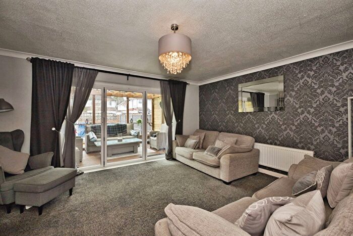 3 Bedroom End Terrace House For Sale In Thatcham Park, Yeovil, BA21