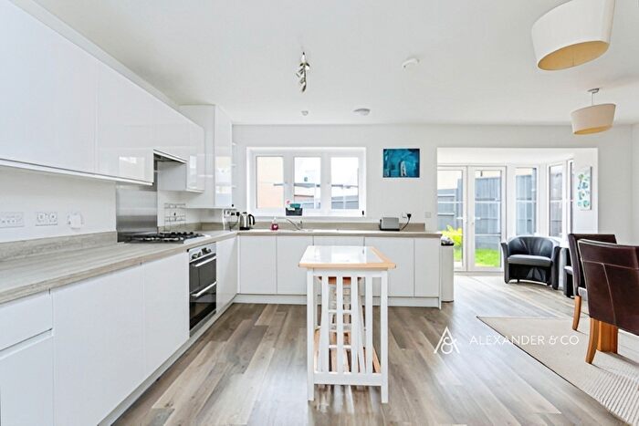 4 Bedroom Semi-Detached House To Rent In Dee Court, Kingsmere, Bicester, OX26