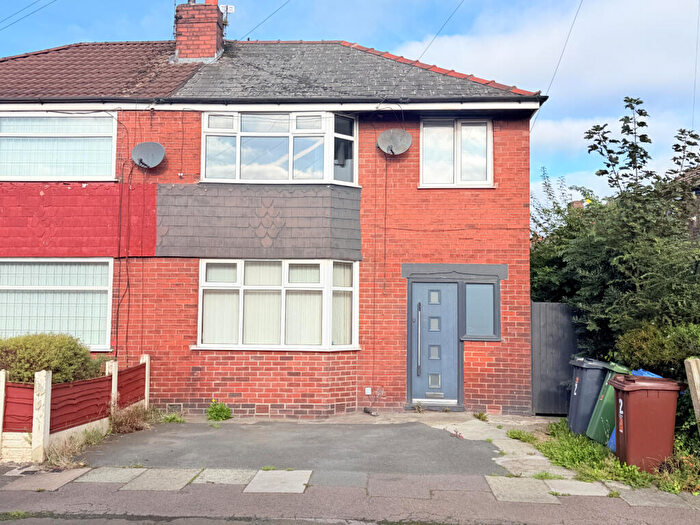 3 Bedroom Semi-Detached House For Sale In Jasmine Avenue, Droylsden, M43