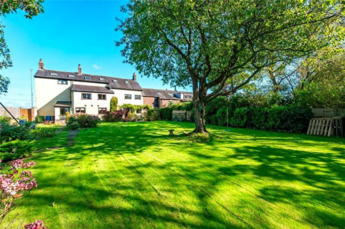 5 Bedroom Link Detached House For Sale In Kirkham Road, Freckleton, Preston, Lancashire, PR4