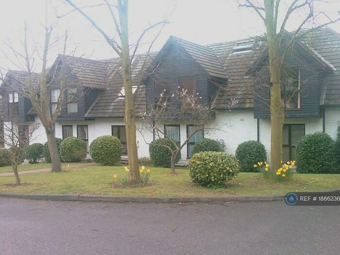 1 Bedroom Flat To Rent In Postern Green, Enfield, EN2