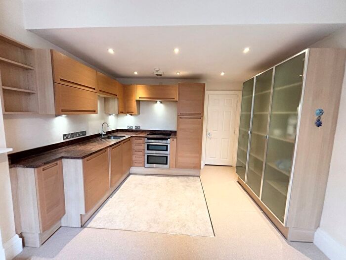 2 Bedroom Flat To Rent In Park Place, Bristol, BS8