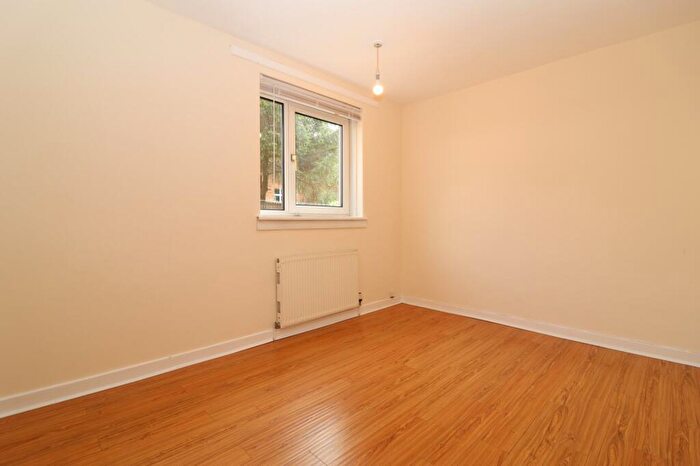 2 Bedroom Flat To Rent In Dumbarton Road, Glasgow, G14