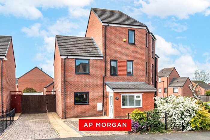 4 Bedroom End Of Terrace House For Sale In Topland Grove, Birmingham, West Midlands, B31