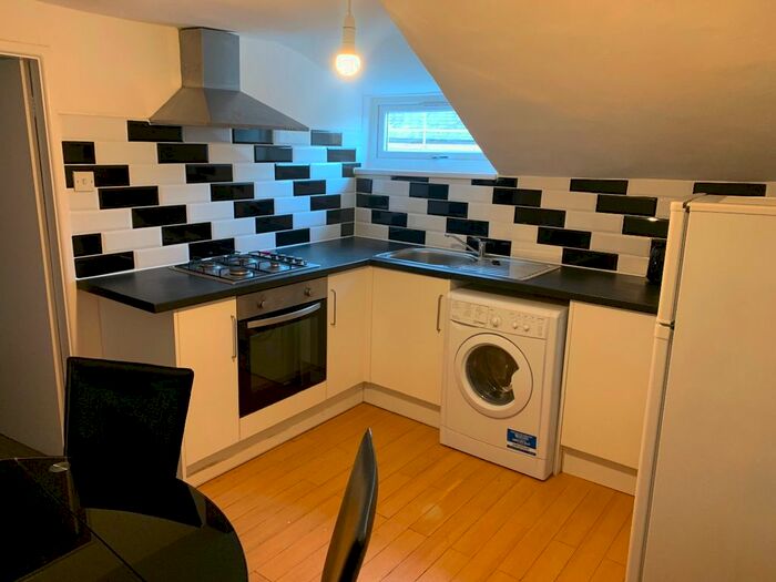 1 Bedroom Flat To Rent In Russell Terrace, Leamington Spa, CV31