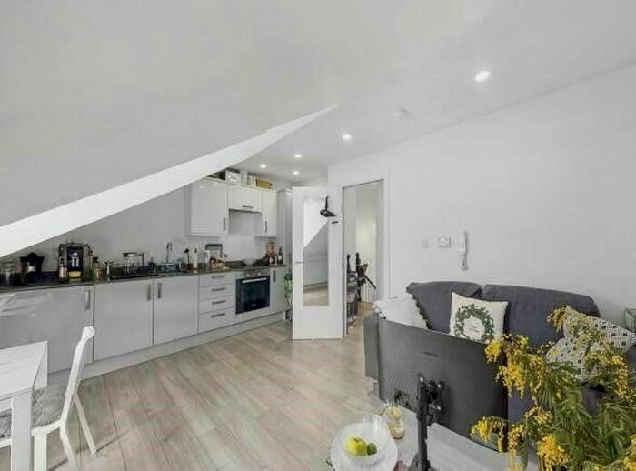 1 Bedroom Flat To Rent In Ferme Park Road, London, United Kingdom, N4