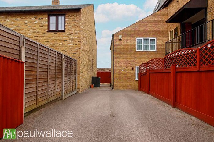 1 Bedroom End Of Terrace House For Sale In The Old Maltings, Hoddesdon, EN11