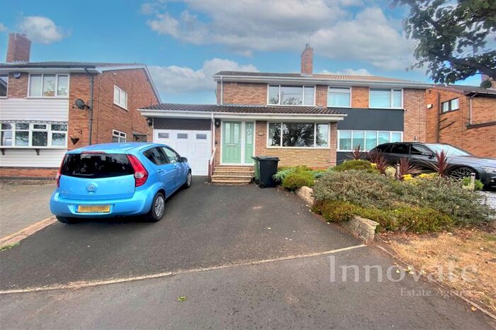 4 Bedroom Semi-Detached House To Rent In Balmoral Road, Stourbridge, DY8