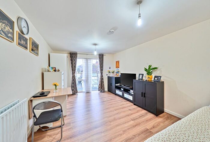 2 Bedroom Flat For Sale In Airco Close, London, NW9