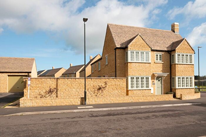 3 Bedroom End Terrace House To Rent In Wellesley Close, Moreton-In-Marsh, GL56