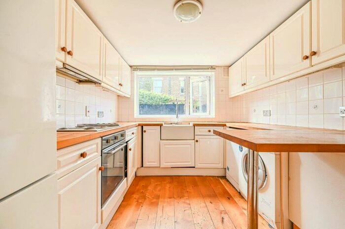 2 Bedroom End Of Terrace House To Rent In Castlands, Catford, London, SE6